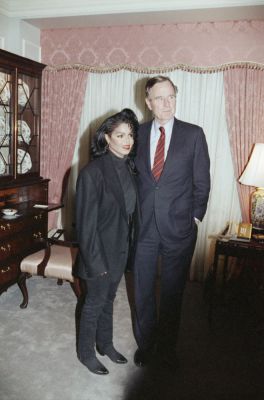 1990__-_Janet_Jackson___President_Bush_at_the_Ritz_Carlton2C_Detroit3.jpg