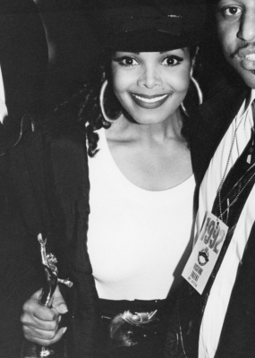 92_SoulTrainBackstage.png