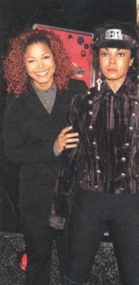 Janet_Jackson_Presented_With_Wax_Figure_At_Madame_Tussaud28429.jpg