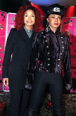 Janet_Jackson_Presented_With_Wax_Figure_At_Madame_Tussaud28929.jpg