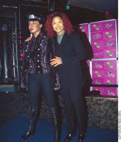 Janet_Jackson_Presented_With_Wax_Figure_At_Madame_Tussaud28729.jpg