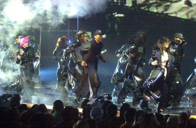 2001_MTVicon_Show_021.jpg