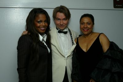 Janet_Jackson_theHollywoodBowlOpeningNight_2002_3.jpg