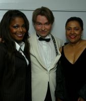 Janet_Jackson_theHollywoodBowlOpeningNight_2002_3.jpg