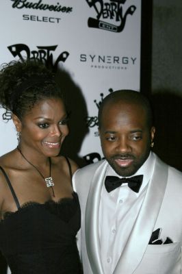 2006_NellyBlackandWhiteBall_01.jpg