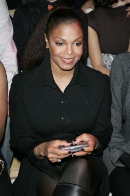 2006_ParisFashionWeek_MFGirlbaud_03.jpg