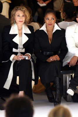 2006_ParisFashionWeek_Valentino_08.jpg
