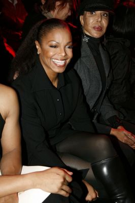 2006_ParisFashionWeek_VivianWeswood_017.jpg