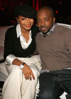 2007_FredericksOfHollywood_06.jpg