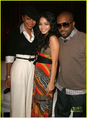 2007_FredericksOfHollywood_07.jpg