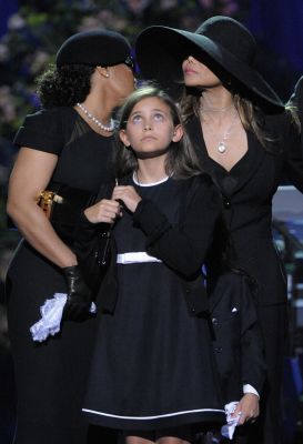 2009_MJ_Memorial_Service_017.jpg