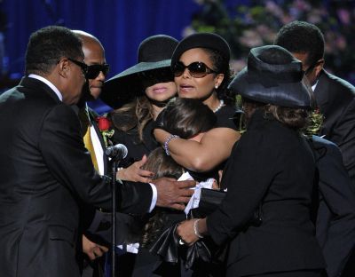 2009_MJ_Memorial_Service_05.jpg