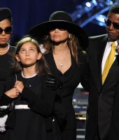 2009_MJ_Memorial_Service_025.jpg