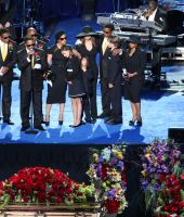 2009_MJ_Memorial_Service_026.jpg