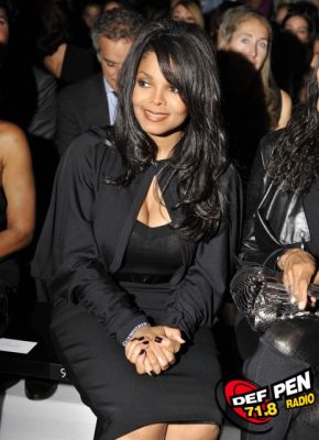 2009_MilanFashionWeek_VERSACE-05.jpg