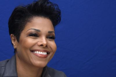 12948_celebrity_paradise_com_TheElder_JanetJackson2010_11_02_pressconferenceforColoredGirlsinLA6_122_411lo.jpg