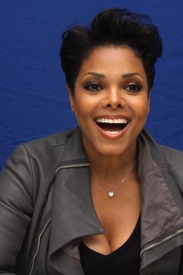 12953_celebrity_paradise_com_TheElder_JanetJackson2010_11_02_pressconferenceforColoredGirlsinLA8_122_182lo.jpg