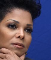 12954_celebrity_paradise_com_TheElder_JanetJackson2010_11_02_pressconferenceforColoredGirlsinLA9_122_459lo.jpg