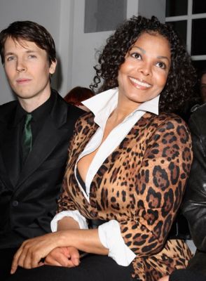 2010_LFW_PringleOfScotland_08.jpg