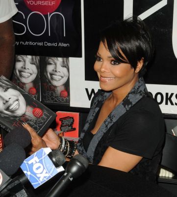 2011_TrueYou_BookSoup_013.jpg