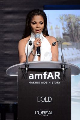 2012_amfAR_Cannes_Speech_008.jpg