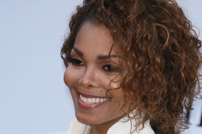2013_amfAR_carpet_017.jpg